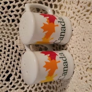 Canada salt and pepper shakers